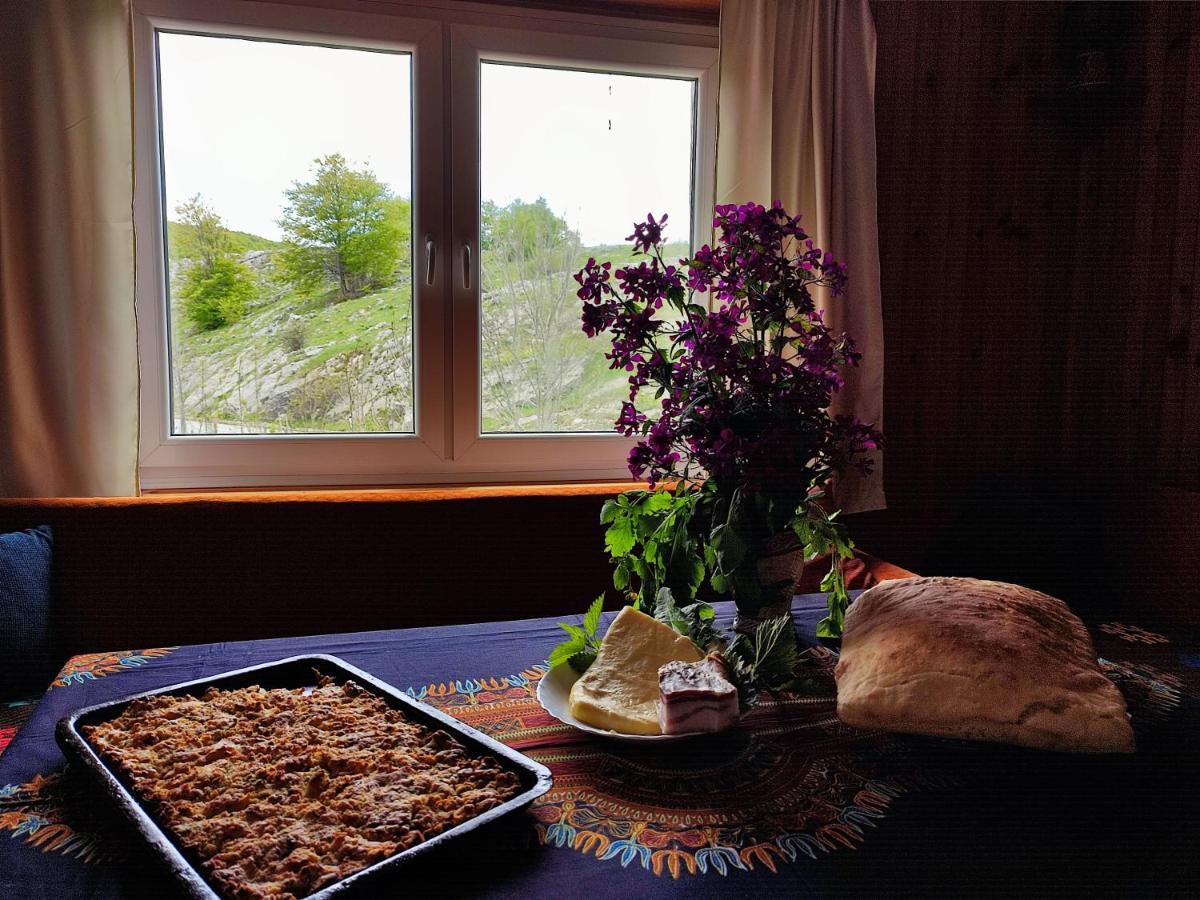 Cemerno Cottage Gacko 外观 照片