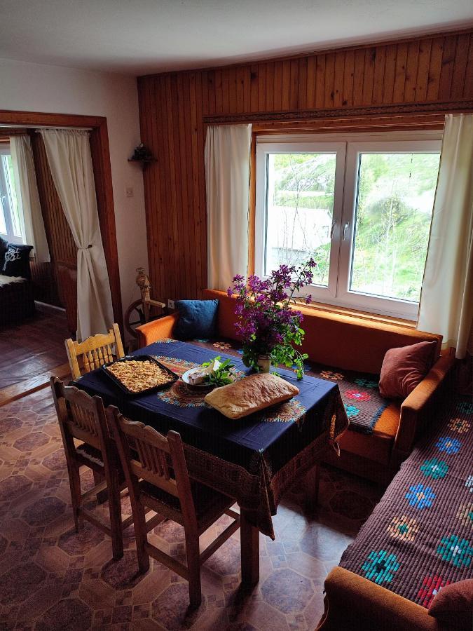 Cemerno Cottage Gacko 外观 照片
