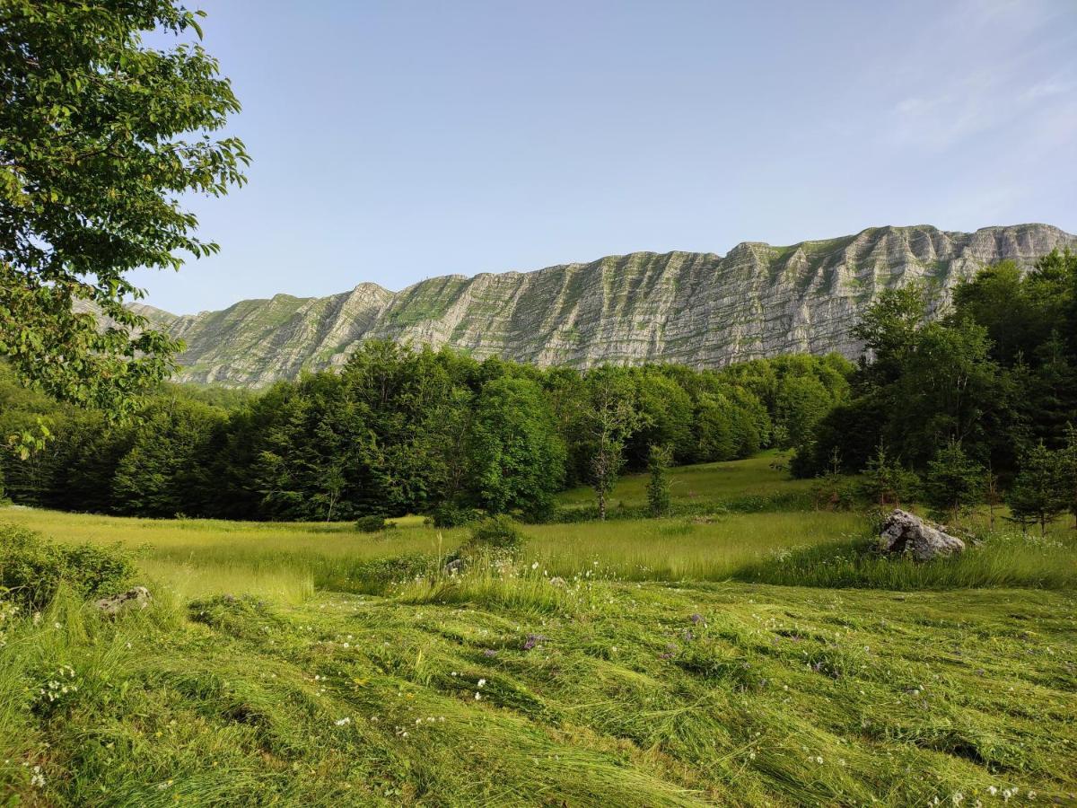 Cemerno Cottage Gacko 外观 照片