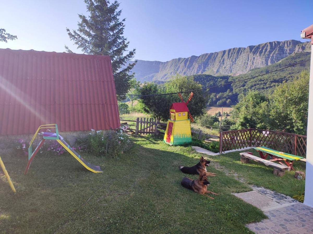 Cemerno Cottage Gacko 外观 照片