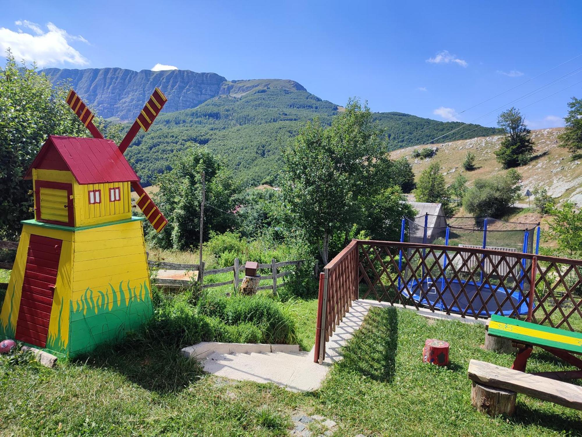 Cemerno Cottage Gacko 外观 照片